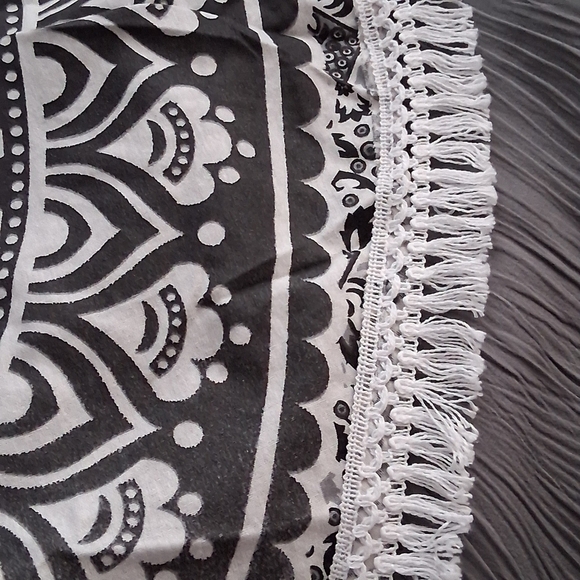 NEW Mandala Print With Fringe - Picture 7 of 8